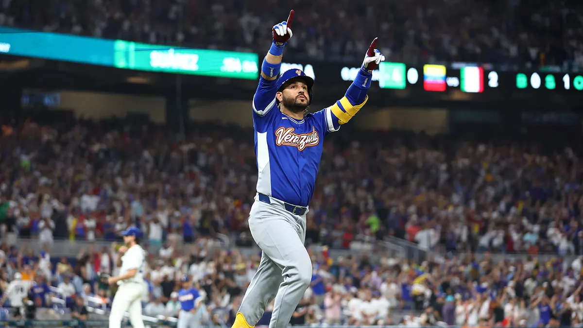 Eugenio Suarez celebrates home run