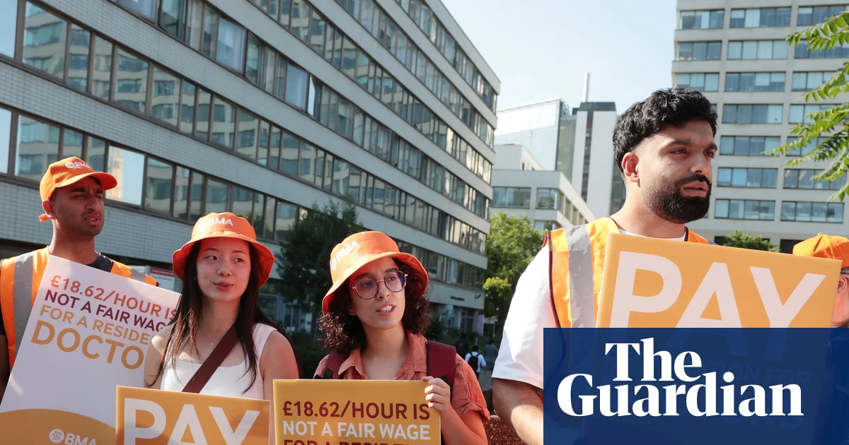 BMA to ballot senior doctors in England over strikes as pay dispute escalates | Doctors