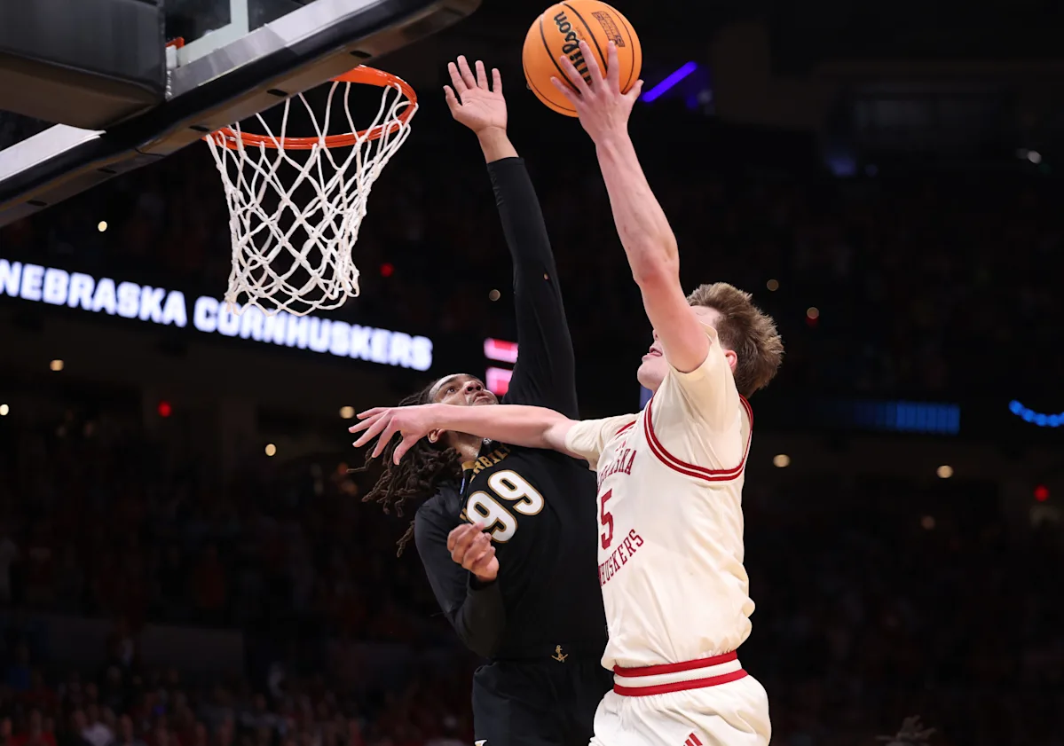 Nebraska basketball survives Vanderbilt to advance to the Sweet 16