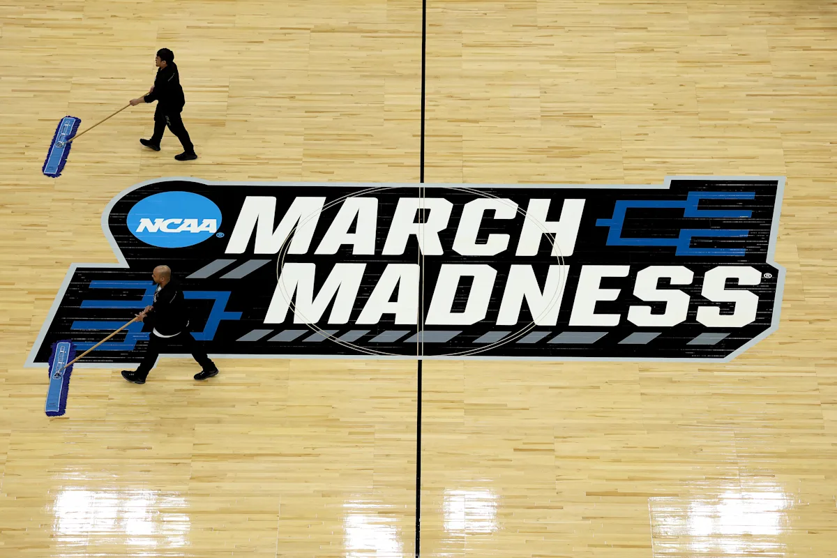 2026 March Madness: NCAA reveals top 16 teams in women's tournament, who will host first 2 rounds