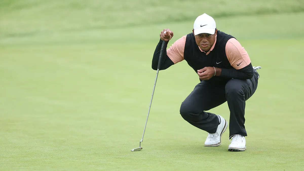 Tiger Woods putt