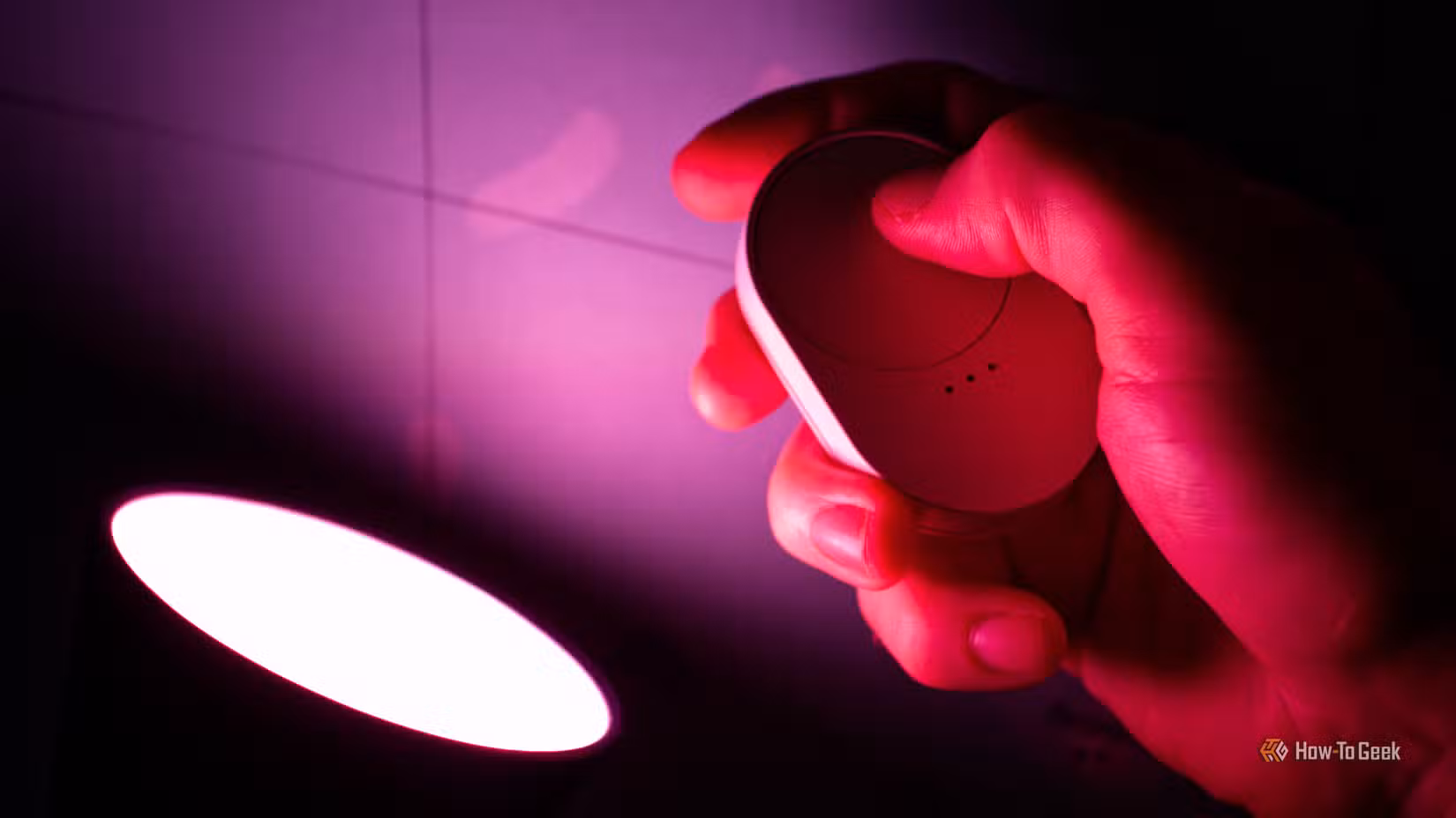 IKEA Bilresa remote controlling a Tradfri light.