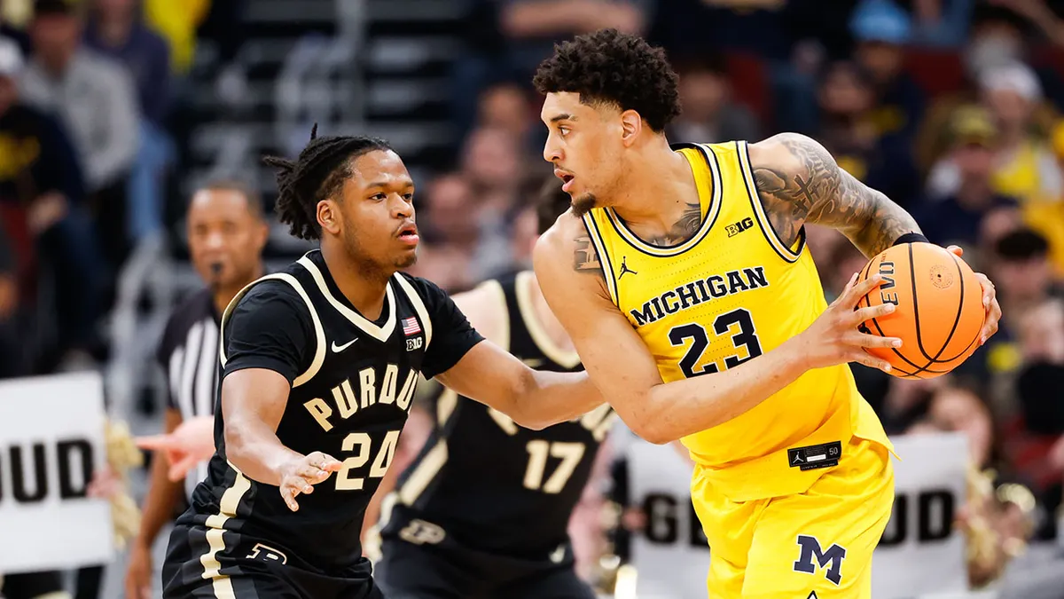 Yaxel Lendeborg stars down his opponent