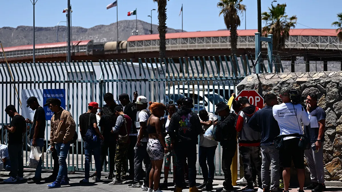 migrants port of entry