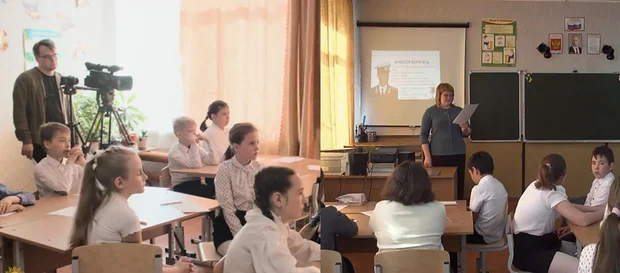 "Mr. Nobody Against Putin": How one Russian teacher confronted Kremlin propaganda