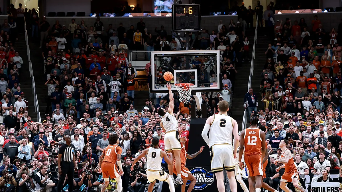 Trey Kaufman-Renn tip for game-winner