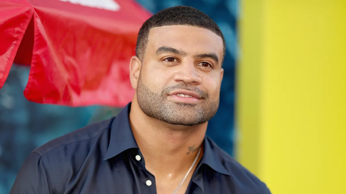 Shawne Merriman poses on red carpet