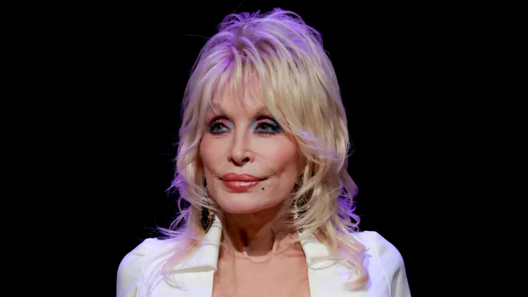 Dolly Parton Speaks out About Health in First Public Appearance