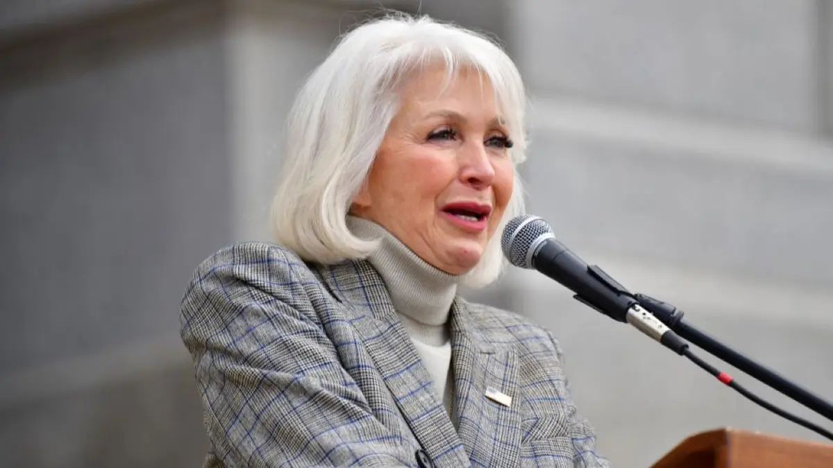 Tina Peters speaks to a crowd