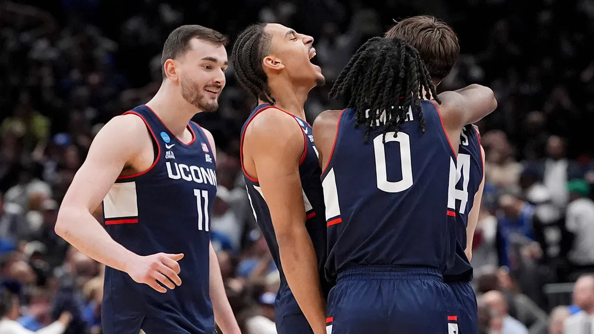 Braylon Mullins with his teammates