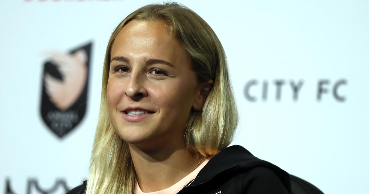 Angel City opens its fifth season with dominant win over Chicago