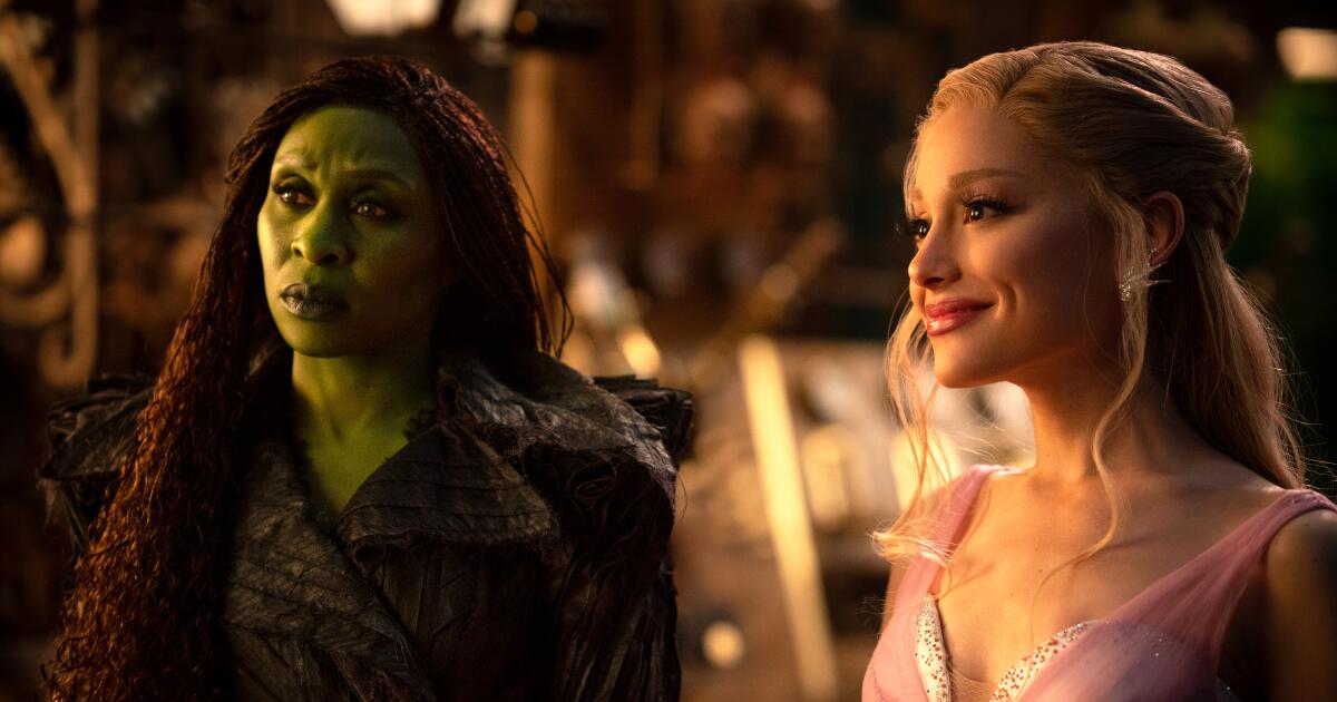 Universal to keep its movies in theaters for at least five weekends