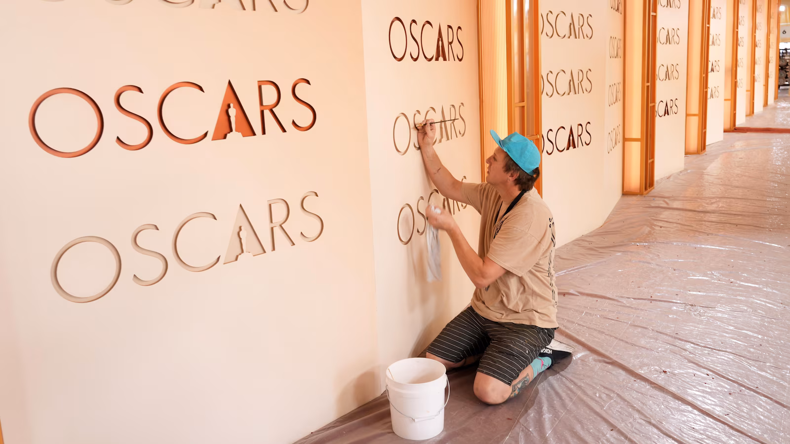 The day before the Oscars, the ‘Bridesmaids’ rehearsed