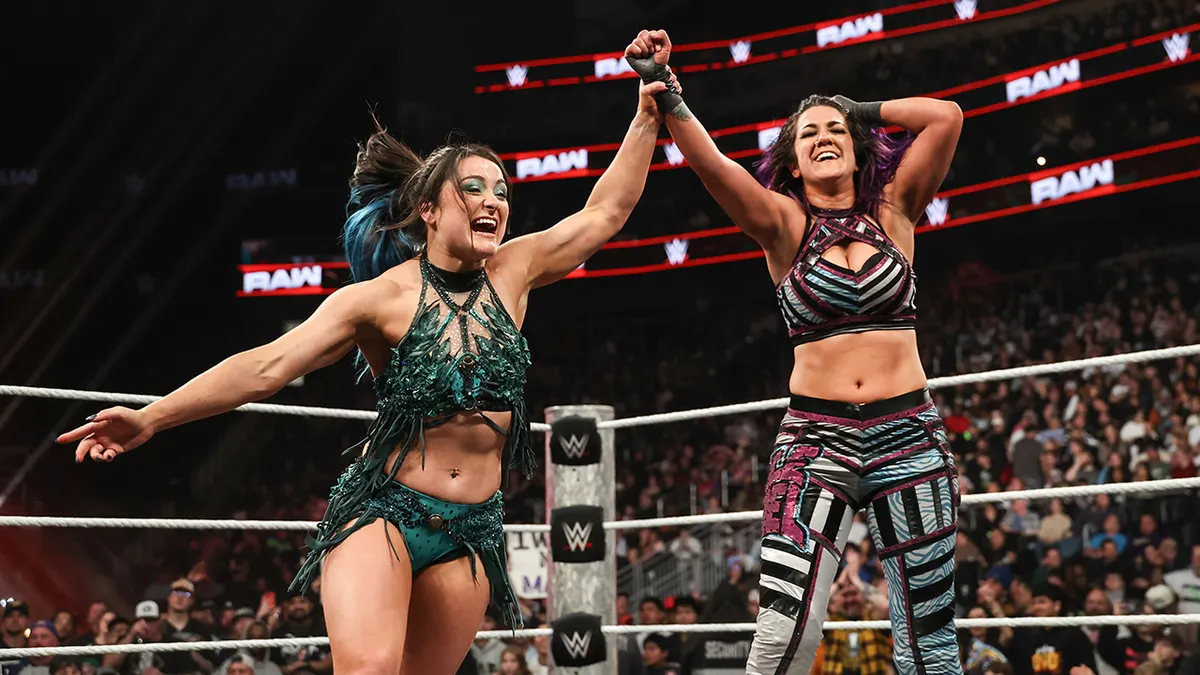 Bayley wins the Gaunlet match