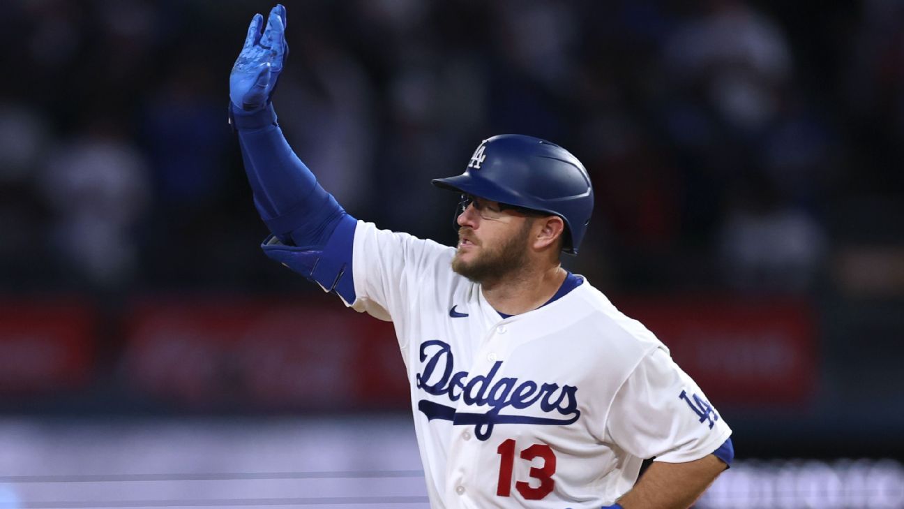 Muncy caps 3-HR night with walk-off as Dodgers rally past Rangers