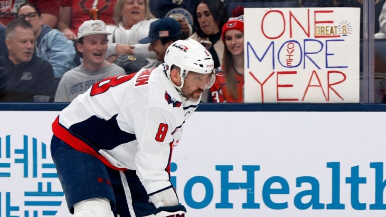 Amid 'One more year!' chants, Ovechkin leads Capitals to win