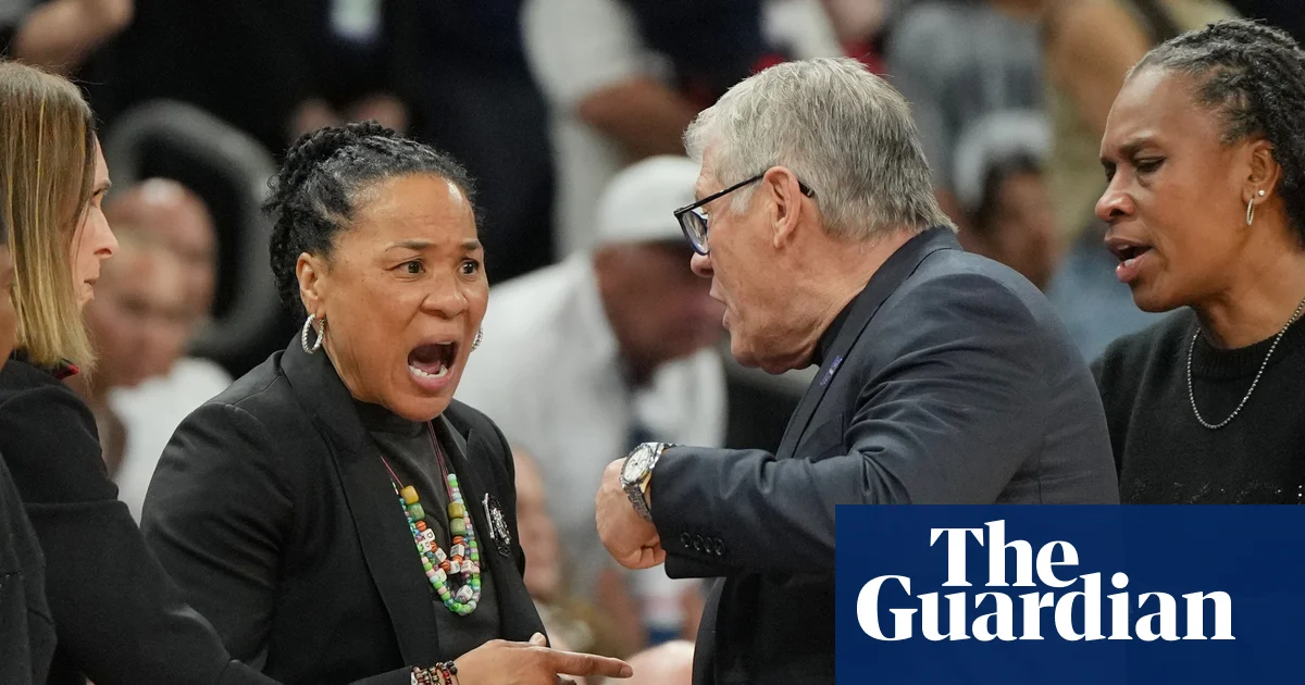 Geno Auriemma and Dawn Staley have tense postgame exchange after South Carolina shock UConn in Final Four | NCAA Tournament 2026
