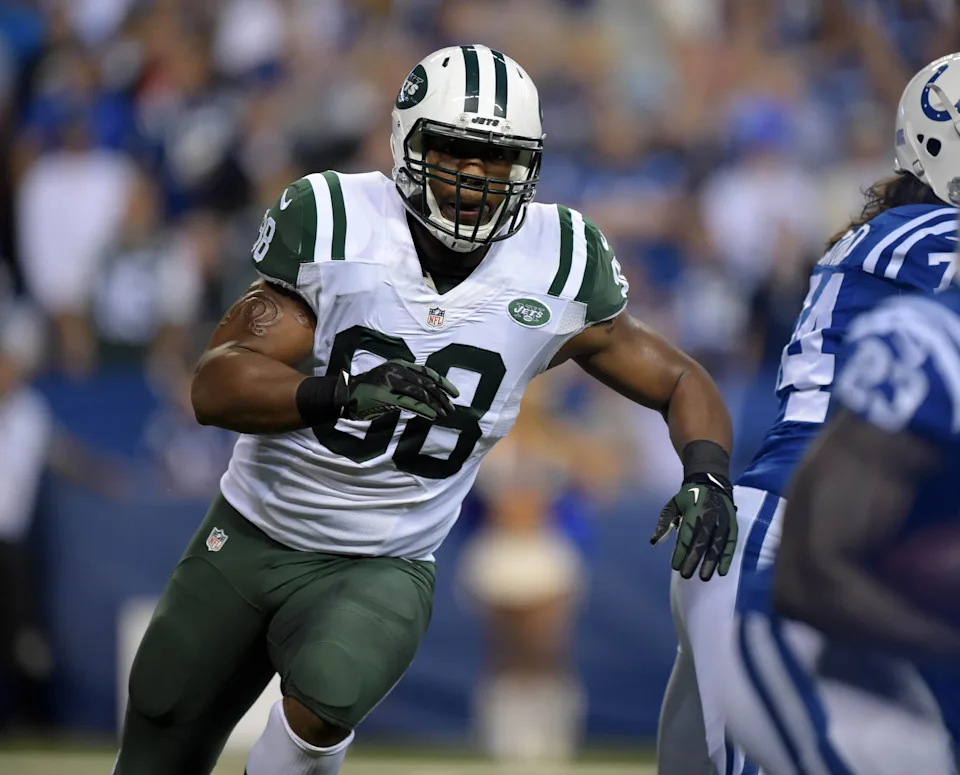 Sep 21, 2015; Indianapolis, IN, USA; New York Jets linebacker Quinton Coples (98) against the Indianapolis Colts at Lucas Oil Stadium. The Jets defeated the Colts 20-7. Mandatory Credit: Kirby Lee-USA TODAY Sports