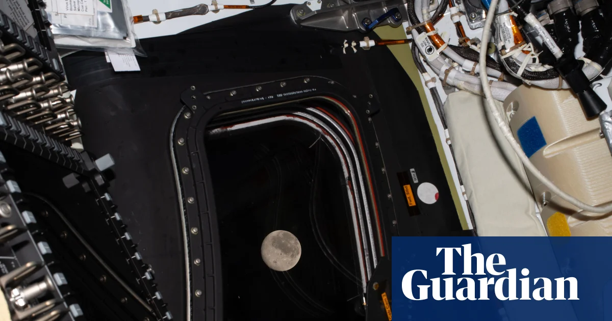 Artemis II astronauts on course to set new distance record during moon flyby | Artemis II