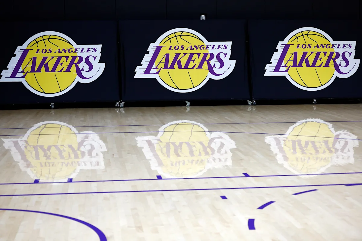 Lakers reveal injury report for Sunday's game versus Mavericks