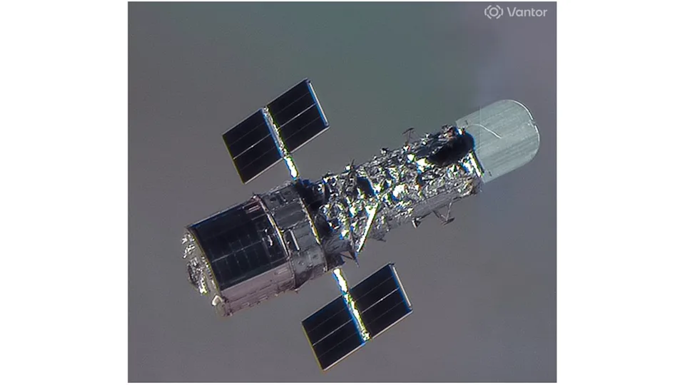  Vantor's WorldView Legion 4 satellite captured this photo of the Hubble Space Telescope on April 23, 2026, from a distance of 38.4 miles (61.8 kilometers). 