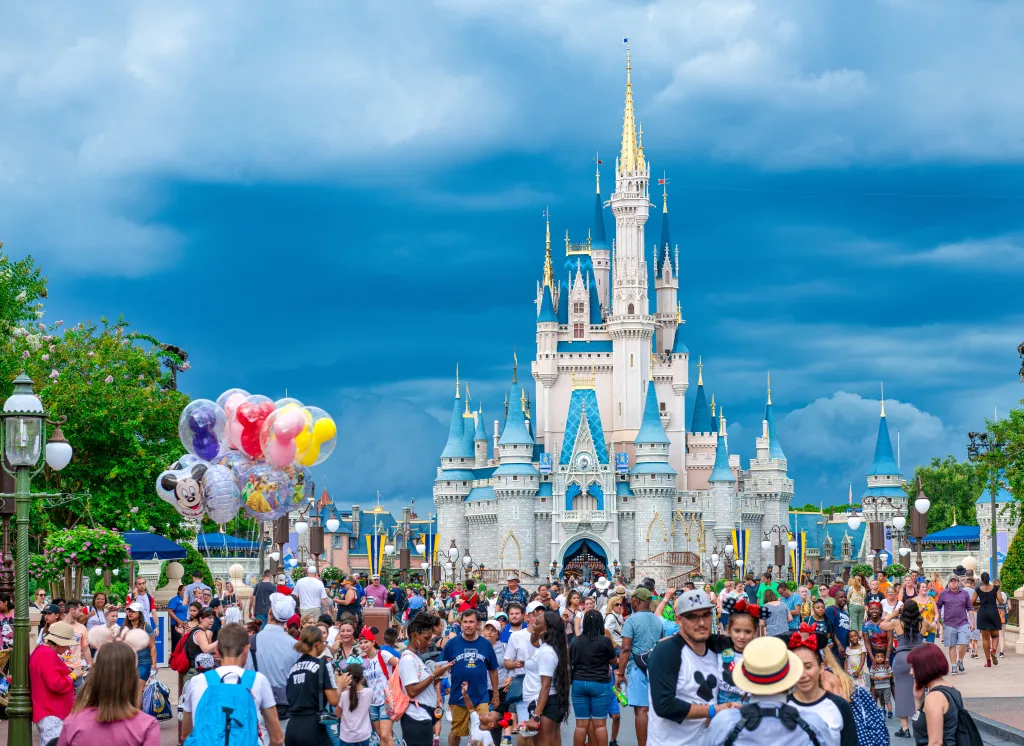 Disney World Visit Nears $1,000 For Family Of Four On Popular Days, 2027