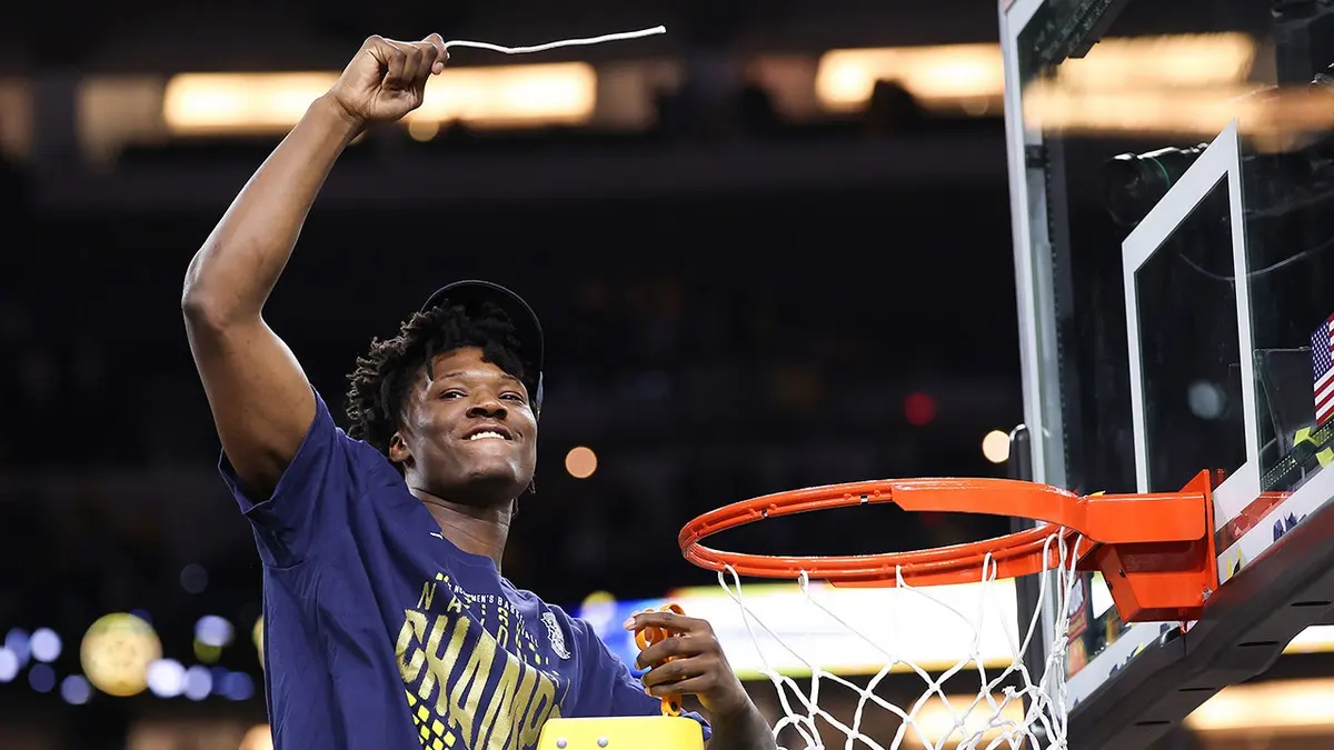 Morez Johnson Jr. cutting down the net