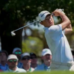Collin Morikawa battles through back issues to top-10 at the Masters