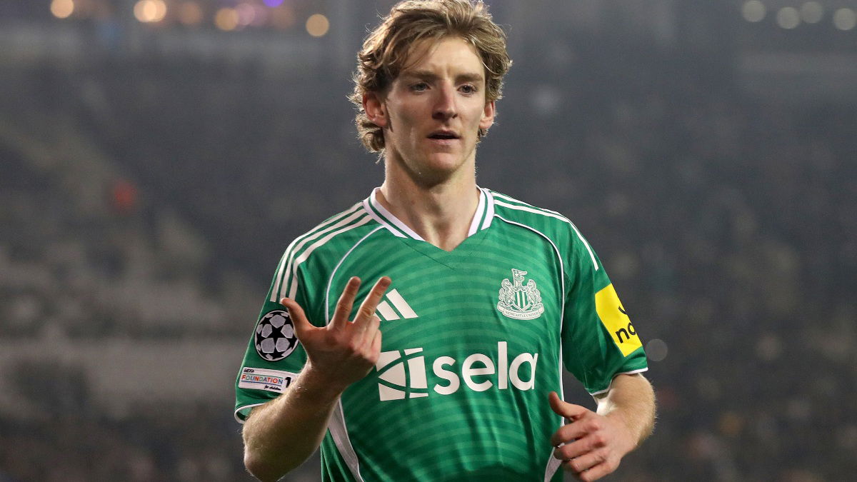 Anthony Gordon’s dream club named as Man United circle