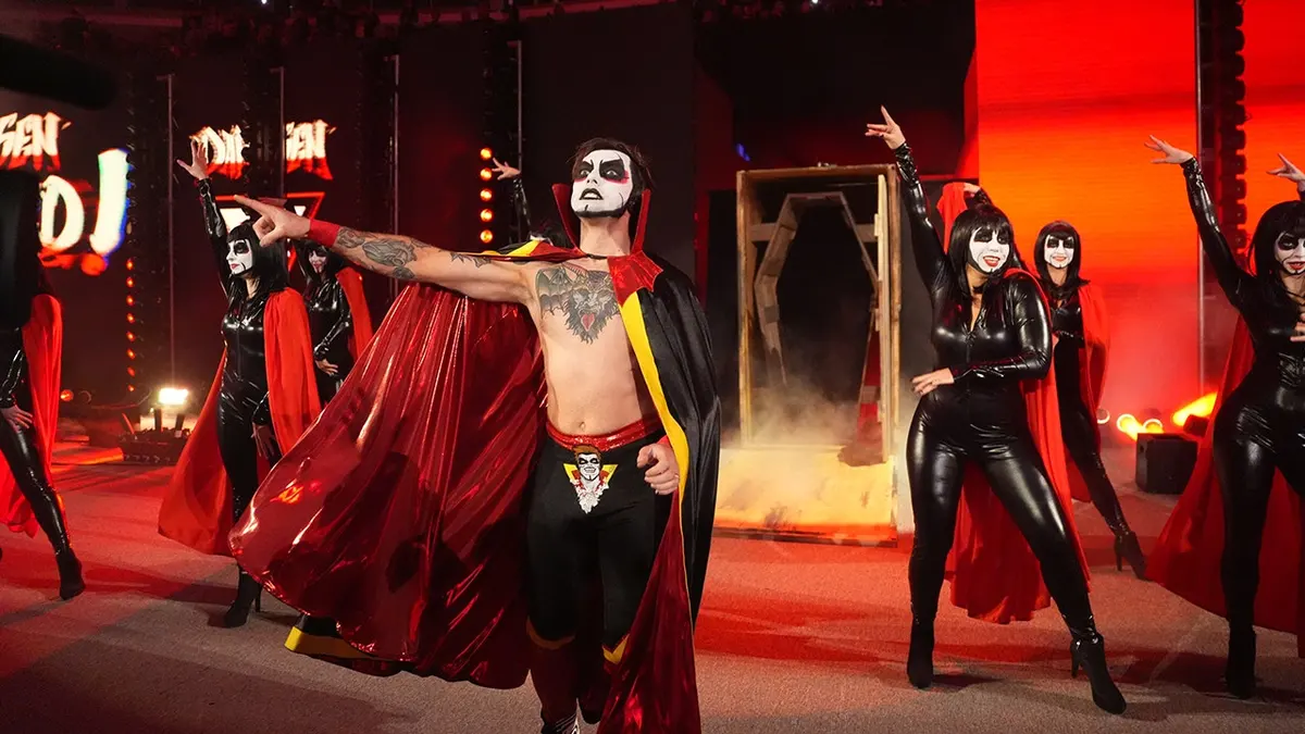 Danhausen performing in WWE at the United Center in Chicago