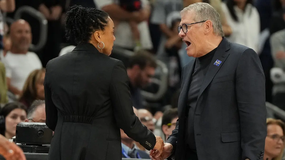 South Carolina head coach Dawn Staley and UConn head coach Geno Auriemma arguing on basketball court