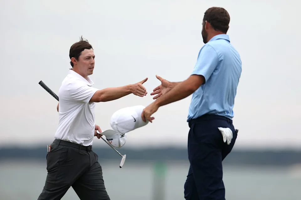 Matt Fitzpatrick of England and Scottie Scheffler of the United States shake hands (Getty)