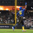 Christian Yelich exits Brewers' game with hamstring tightness