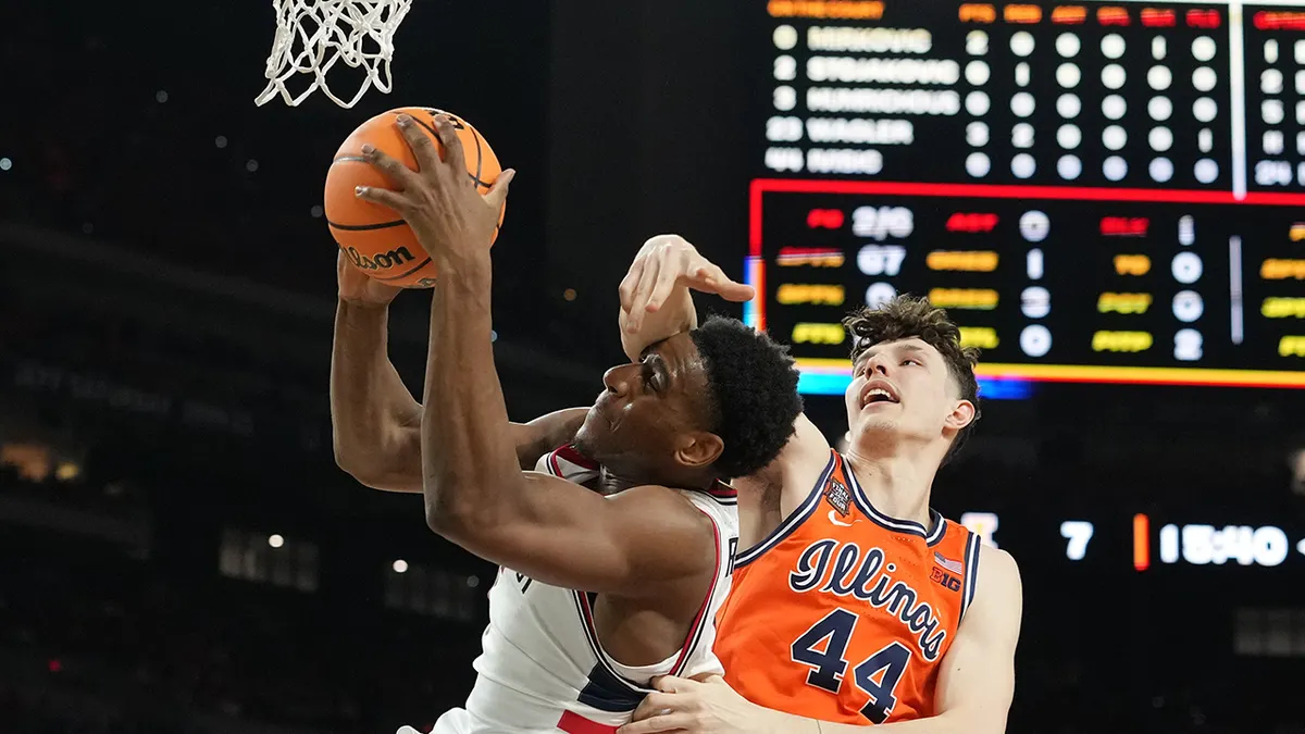 Tarris Reed Jr goes to the basket