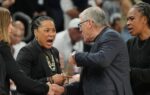 Geno Auriemma apologizes to Dawn Staley for Final Four confrontation