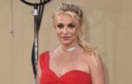 Britney Spears voluntarily checks into rehab