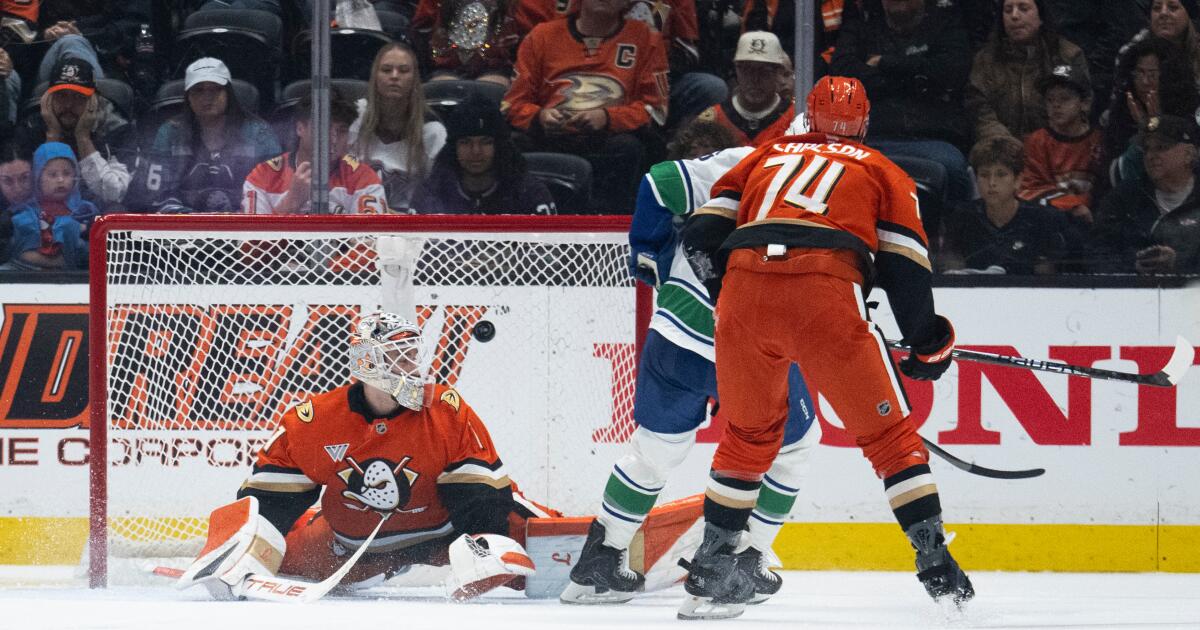 Ducks fall to Canucks as playoff berth remains just out of reach