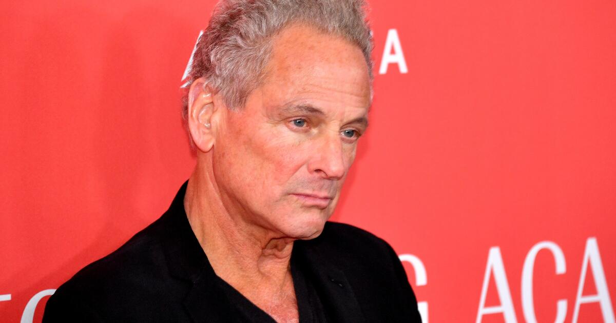 Lindsey Buckingham of Fleetwood Mac attacked in Santa Monica