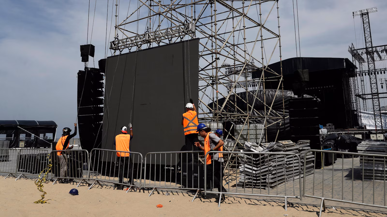 Construction of the stage for Shakira concert in Brazil resumes after worker's death