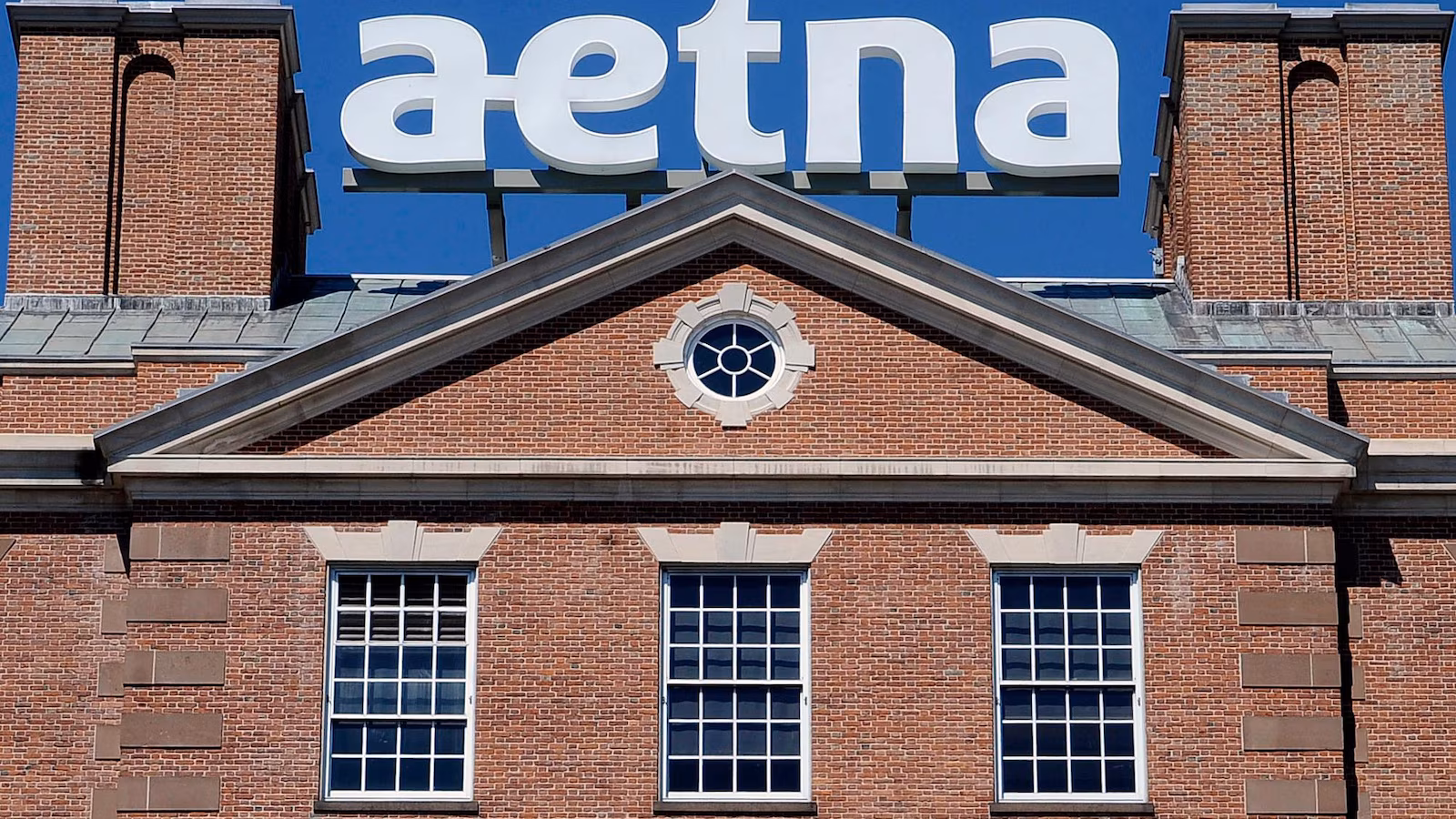 Man with AR-style pistol arrested at Aetna headquarters without incident