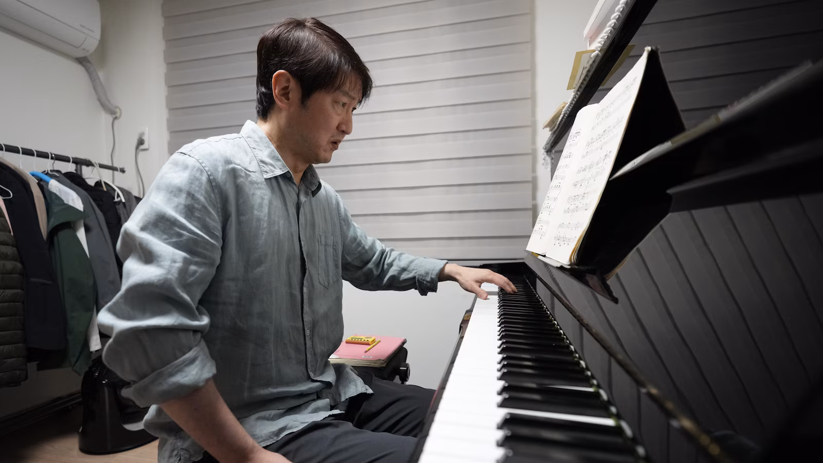 After a paralyzing stroke, a South Korean pianist recreates himself as a one-handed performer