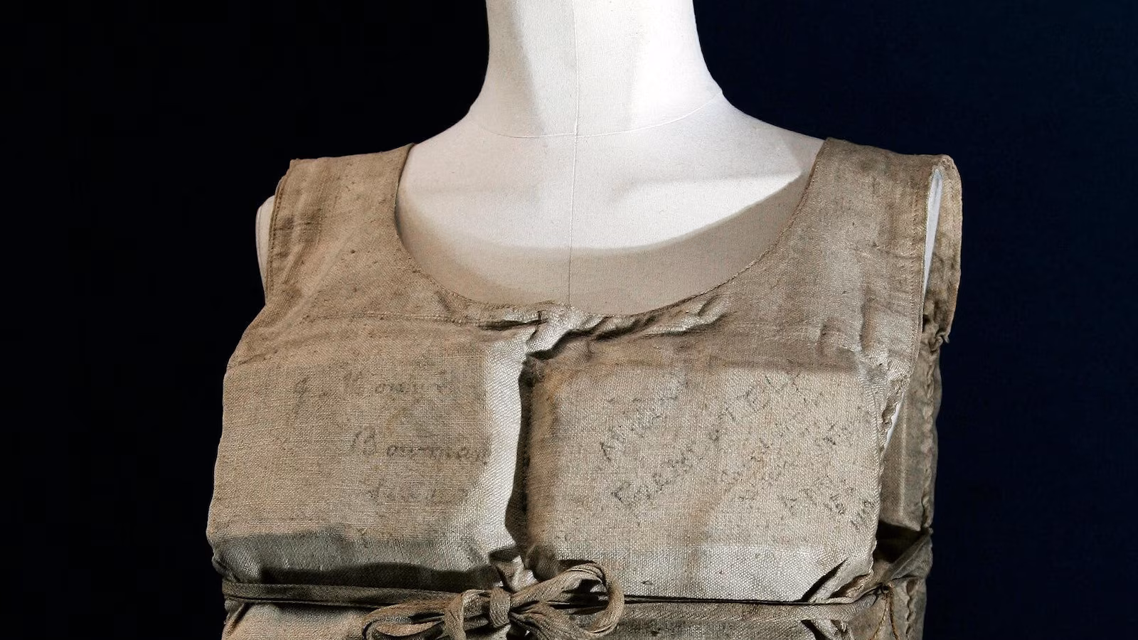 Life jacket worn by Titanic survivor auctioned off for over $900,000