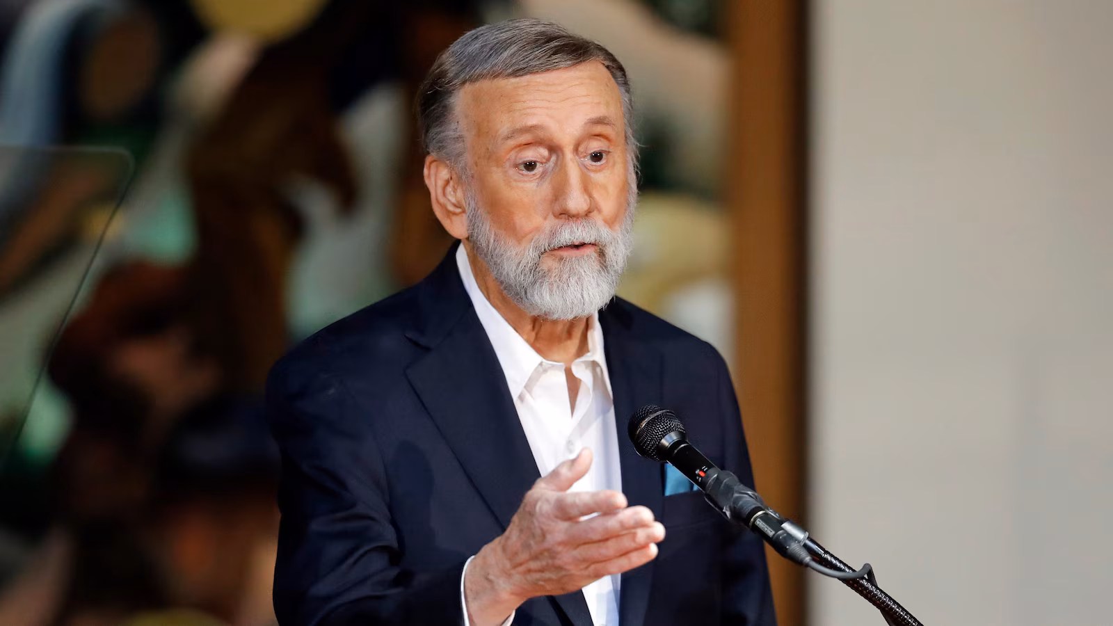 Country star Ray Stevens recovering after breaking neck