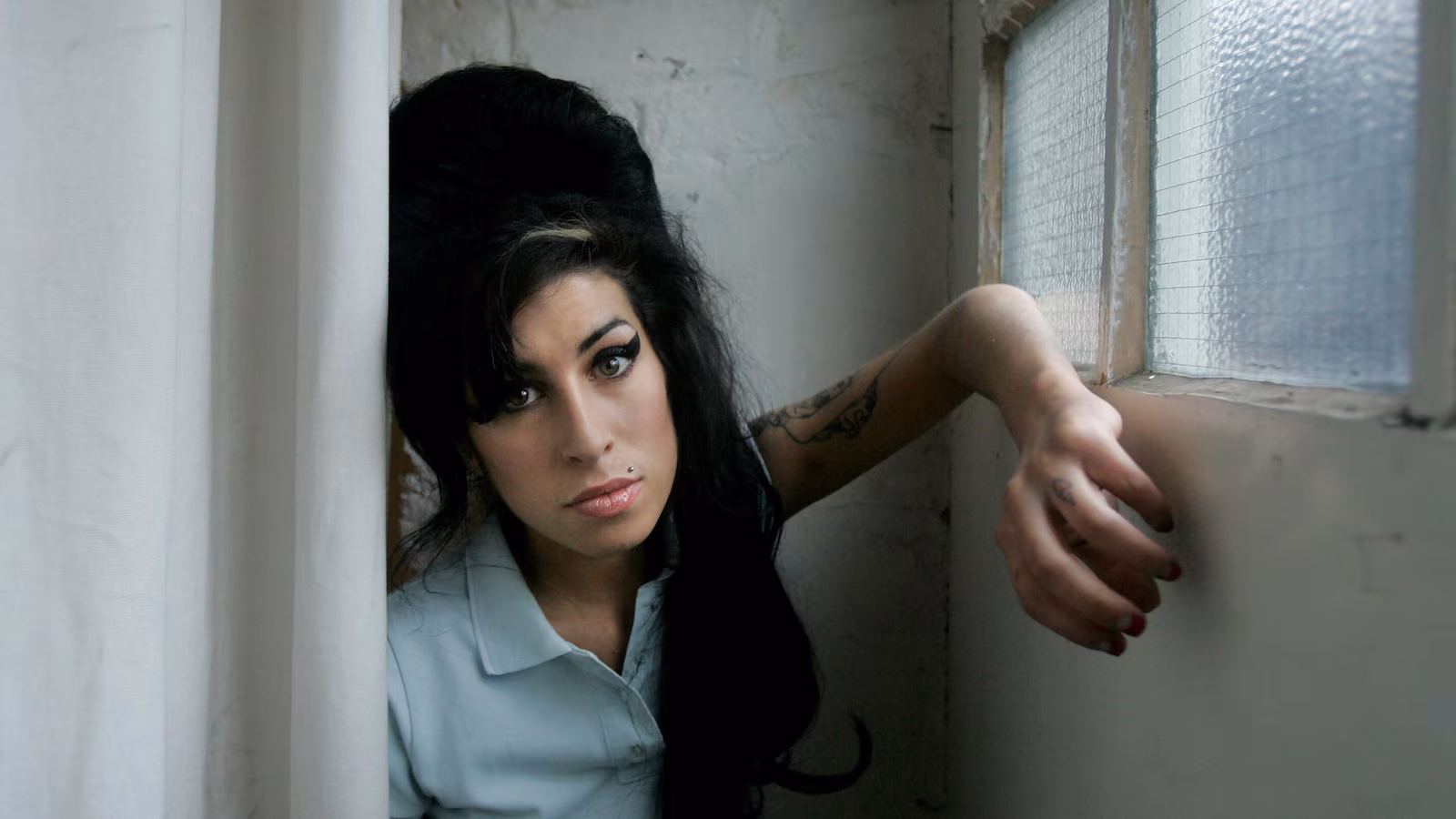 Amy Winehouse's father loses legal bid for funds friends made selling her memorabilia