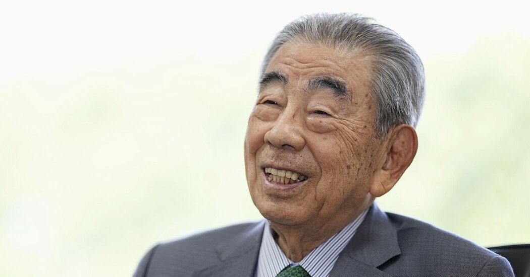 Toshifumi Suzuki, Japan’s ‘God’ of Convenience Stores Dies at 93