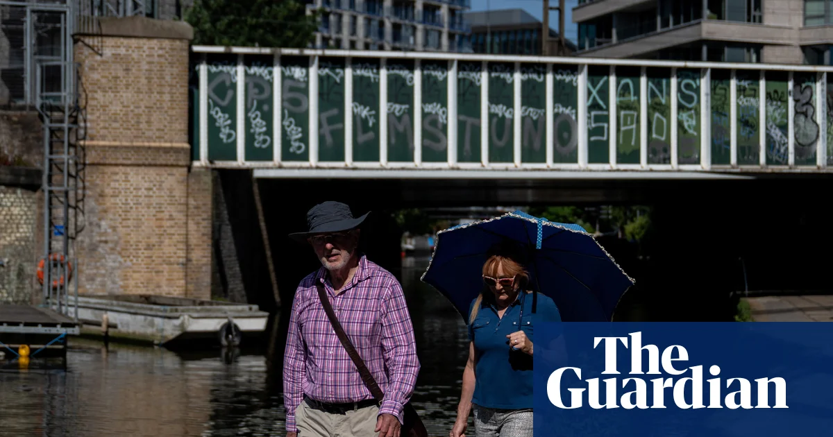 Health alerts for bank holiday weekend as record May heat forecast in UK | UK weather