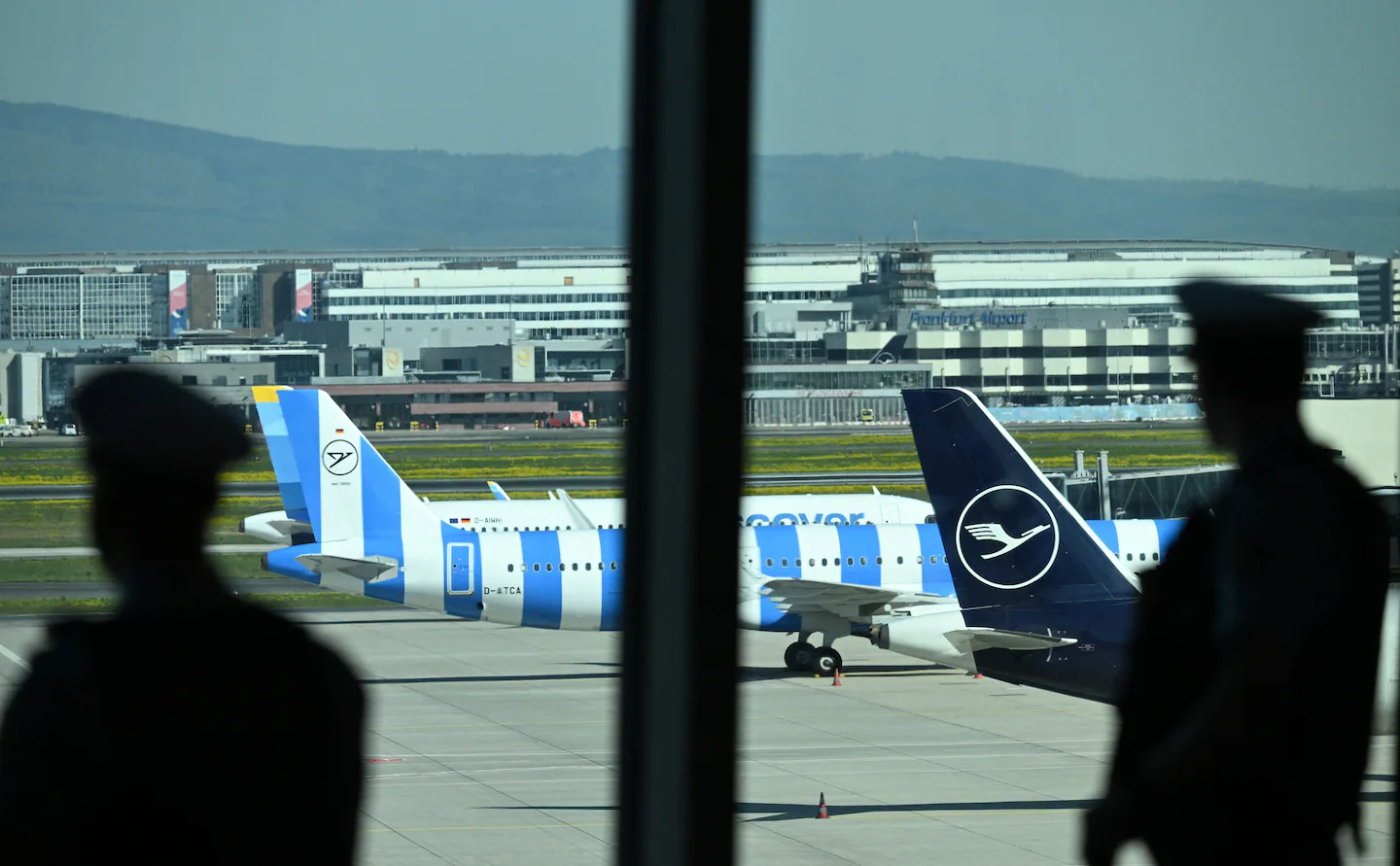 What travelers can do if jet fuel shortages cancel their summer flight