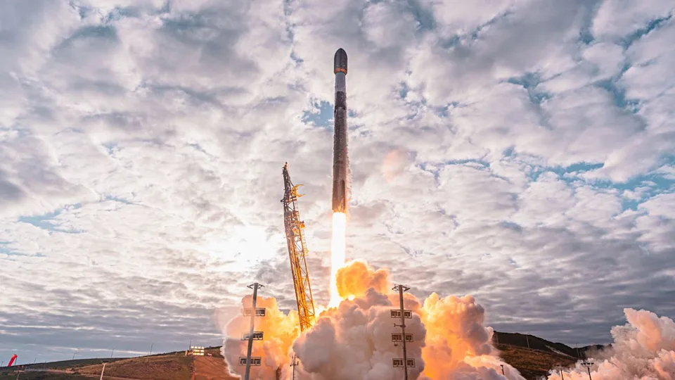  A SpaceX Falcon 9 rocket launches 25 Starlink satellites from California on April 26, 2026. It was SpaceX's 50th launch of the year. 
